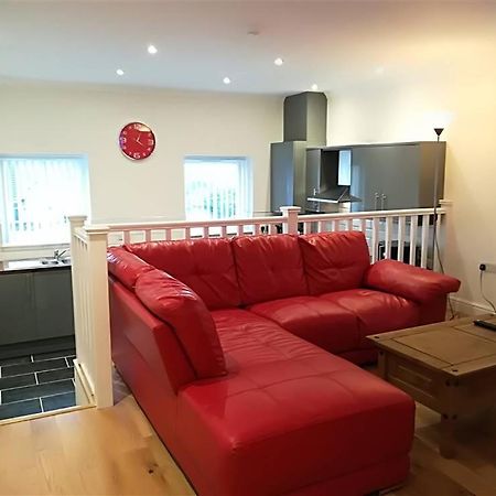 2 Bedroom Modern Apartment, Uplands, スウォンジー エクステリア 写真