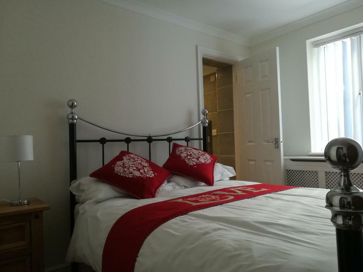 2 Bedroom Modern Apartment, Uplands, スウォンジー エクステリア 写真