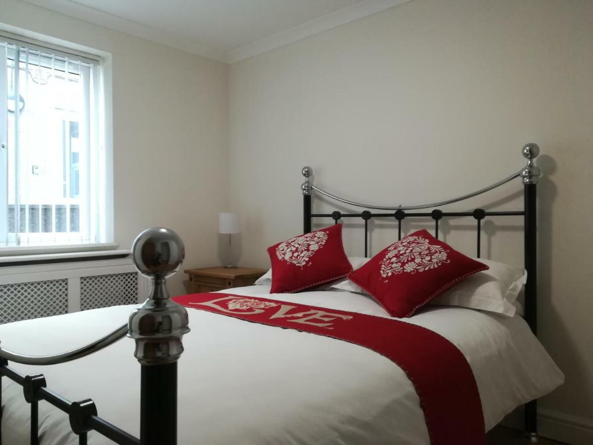 2 Bedroom Modern Apartment, Uplands, スウォンジー エクステリア 写真